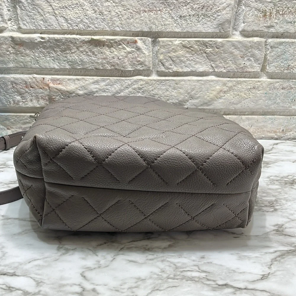 MICHAEL KORS LONI 2 WAY QUILTED LARGE TOTE BAG WITH TAGS. - Picture 8 of 16